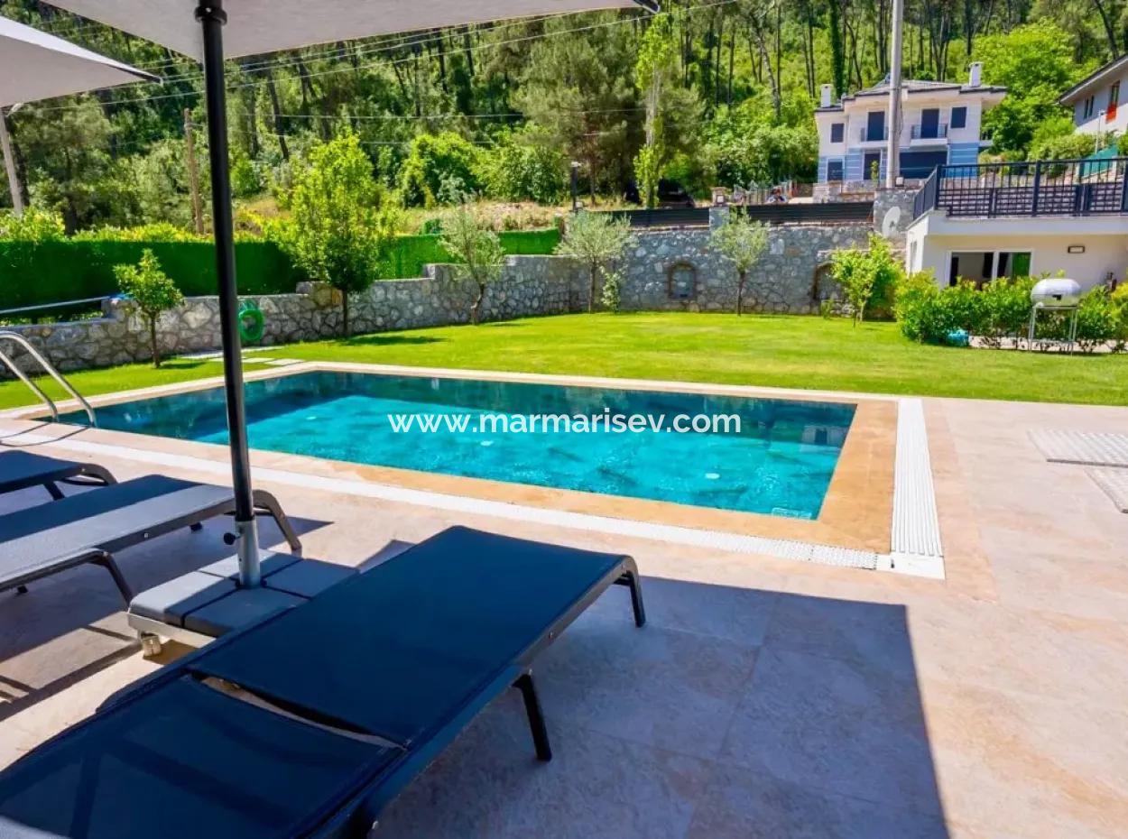 Villa Zu Verkaufen In Marmaris Çamlı Gebiet, 4 Zimmer, 1 Wohnzimmer, 140M2 Garten, Swimmingpool, Parkplatz Auf 500M2 Grundstück