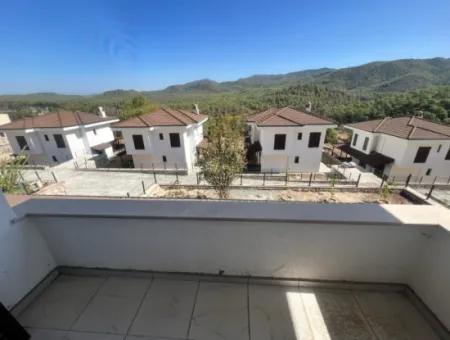 Villa Zum Verkauf In Marmaris Çetibeli Nachbarschaft Mit 3 Schlafzimmern Und 3 Bädern In Einem Komplex Mit Freistehendem Garten Und Swimmingpool Mit Waldblick