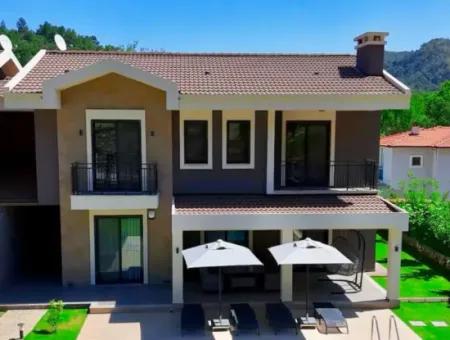 Villa Zu Verkaufen In Marmaris Çamlı Gebiet, 4 Zimmer, 1 Wohnzimmer, 140M2 Garten, Swimmingpool, Parkplatz Auf 500M2 Grundstück