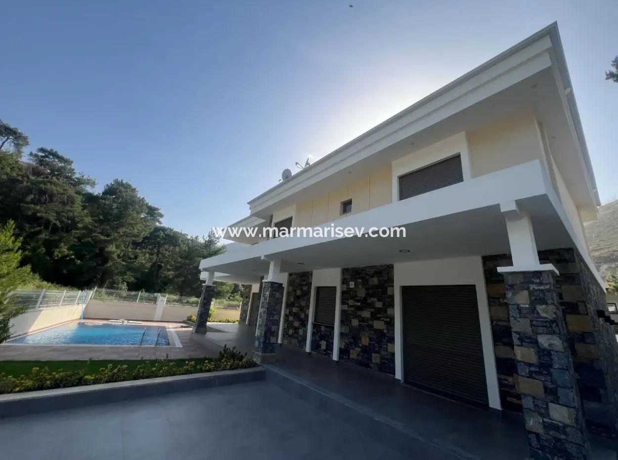 Ultra Luxury Villa For Sale In Icmeler Neighborhood Of Marmaris District, 4 Rooms 4 Bathrooms 240M2 With Swimming Pool In A Fully Detached 450M2 Plot With Forest View