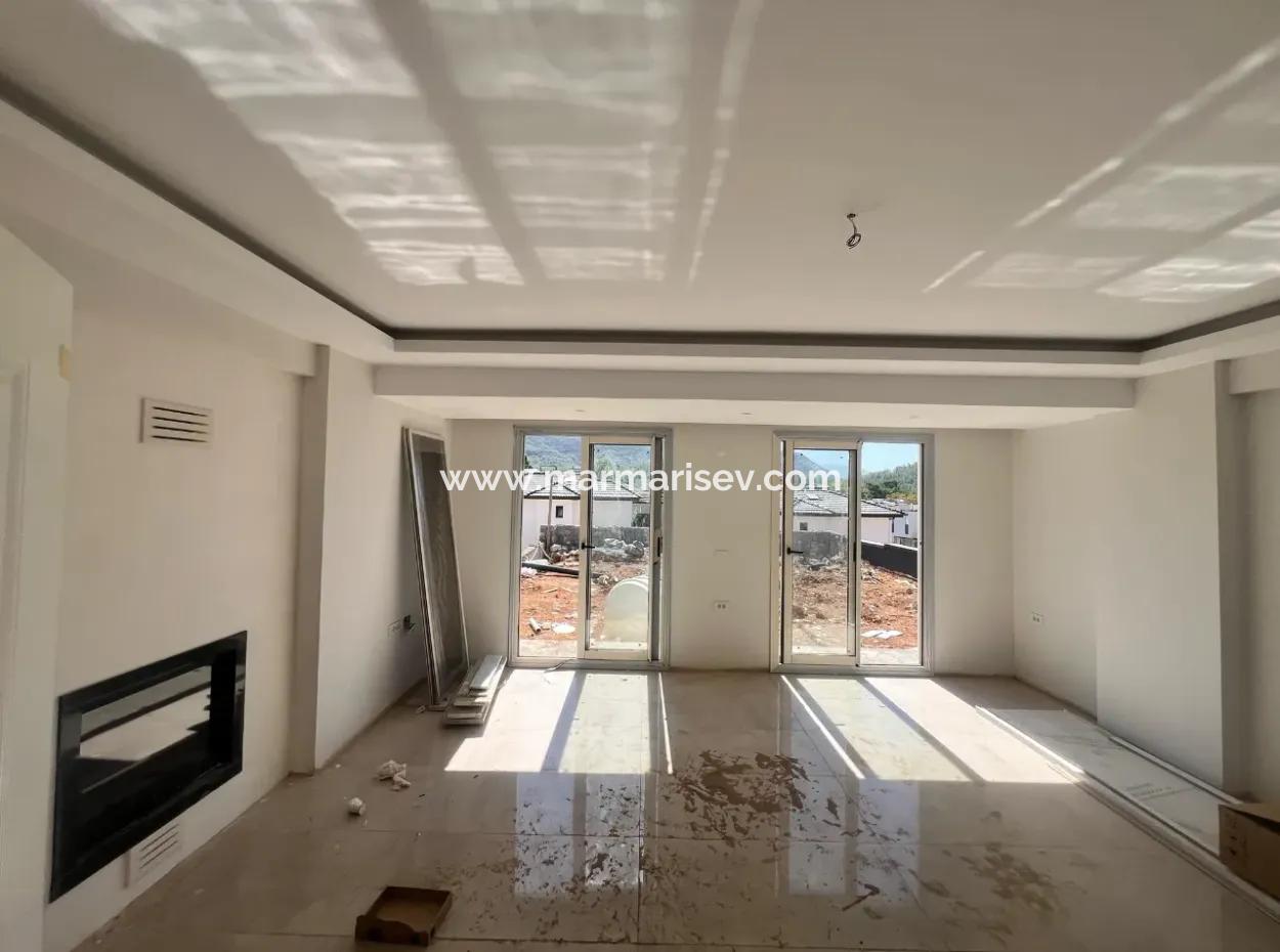 Marmaris Çetibeli Mahallesi Tam Müstakil Yüzme Havuzlu 400M2 Arsa İçerisinde 3 Oda 3 Banyo 160M2 Satılık Orman Manzaralı Villa