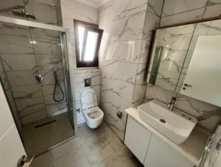 Marmaris Çetibeli Mahallesinde Orman Manzaralı Müstakil Bahçeli Yüzme Havuzlu Site İçerisinde 3 Oda 3 Banyo Satılık Villa