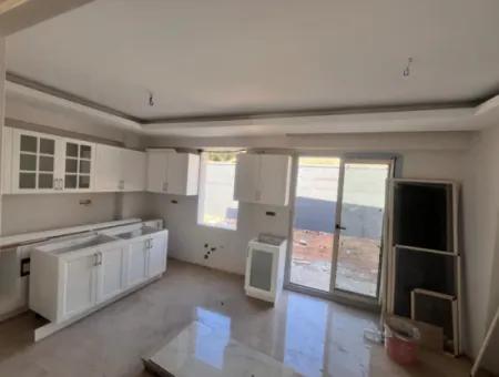 Marmaris Çetibeli Mahallesi Tam Müstakil Yüzme Havuzlu 400M2 Arsa İçerisinde 3 Oda 3 Banyo 160M2 Satılık Orman Manzaralı Villa